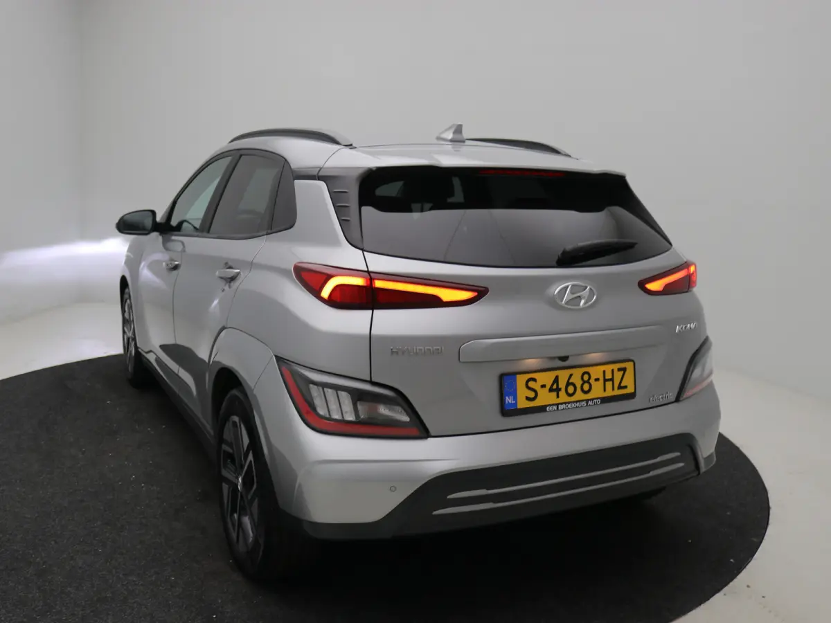 EV Premium 64 kWh SOH 100% / 1ste eigenaar | Achterbank verwarmd | Achteruitrijcamera | Apple Carplay/Android Auto|telefoonintegratie premium