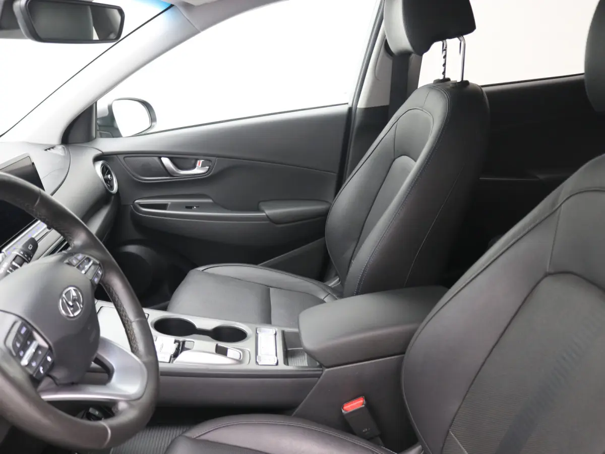 EV Premium 64 kWh SOH 100% / 1ste eigenaar | Achterbank verwarmd | Achteruitrijcamera | Apple Carplay/Android Auto|telefoonintegratie premium
