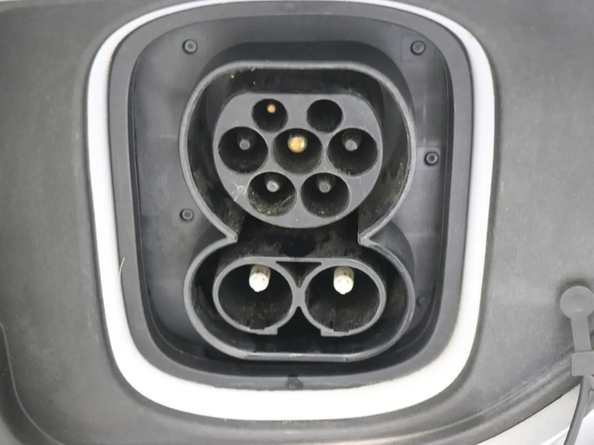 EV Premium 64 kWh SOH 100% / 1ste eigenaar | Achterbank verwarmd | Achteruitrijcamera | Apple Carplay/Android Auto|telefoonintegratie premium