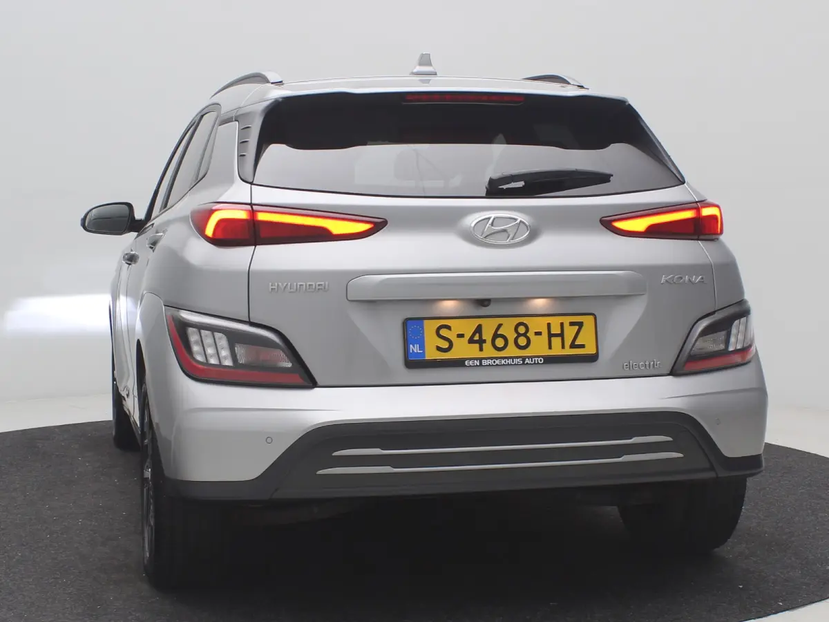 EV Premium 64 kWh SOH 100% / 1ste eigenaar | Achterbank verwarmd | Achteruitrijcamera | Apple Carplay/Android Auto|telefoonintegratie premium