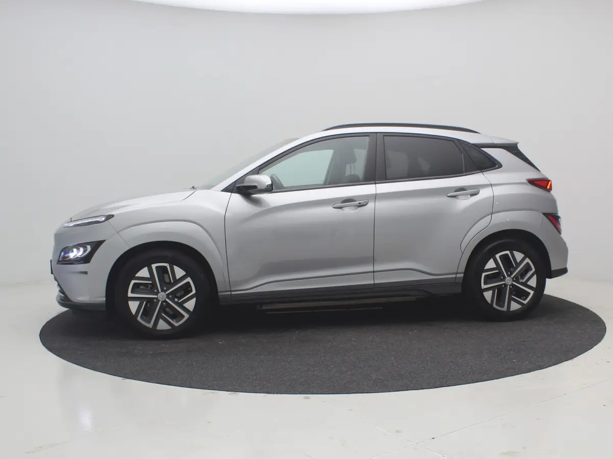 EV Premium 64 kWh SOH 100% / 1ste eigenaar | Achterbank verwarmd | Achteruitrijcamera | Apple Carplay/Android Auto|telefoonintegratie premium