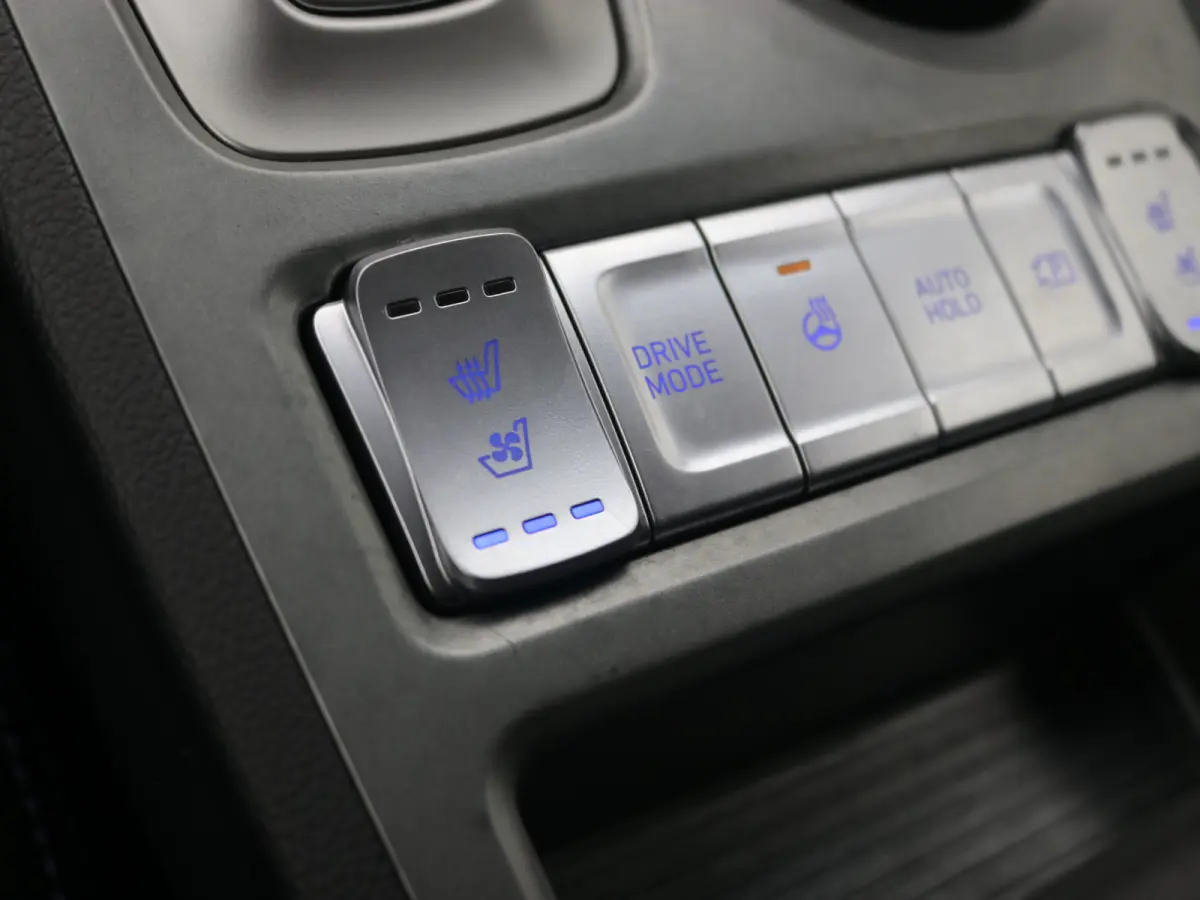 EV Premium 64 kWh SOH 100% / 1ste eigenaar | Achterbank verwarmd | Achteruitrijcamera | Apple Carplay/Android Auto|telefoonintegratie premium