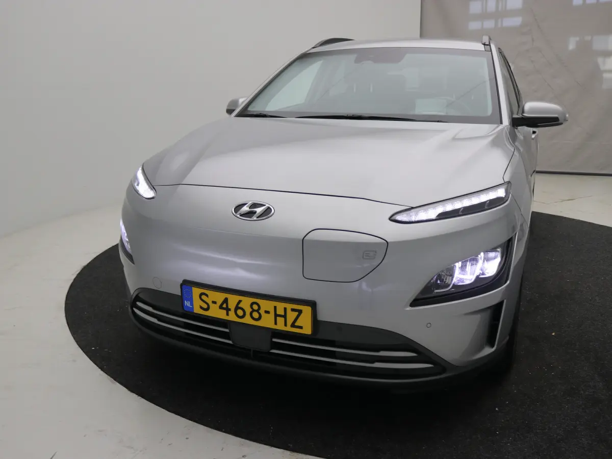 EV Premium 64 kWh SOH 100% / 1ste eigenaar | Achterbank verwarmd | Achteruitrijcamera | Apple Carplay/Android Auto|telefoonintegratie premium