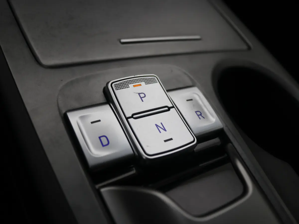 EV Premium 64 kWh SOH 100% / 1ste eigenaar | Achterbank verwarmd | Achteruitrijcamera | Apple Carplay/Android Auto|telefoonintegratie premium