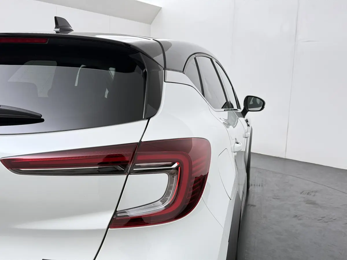 techno E-Tech plug-in hybrid 160 | trekhaak | Navigatie | achteruitrijcamera |