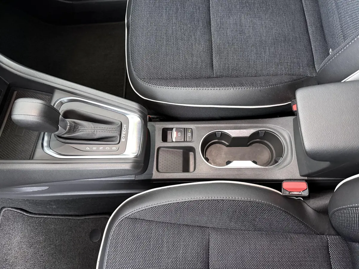 techno E-Tech plug-in hybrid 160 | trekhaak | Navigatie | achteruitrijcamera |