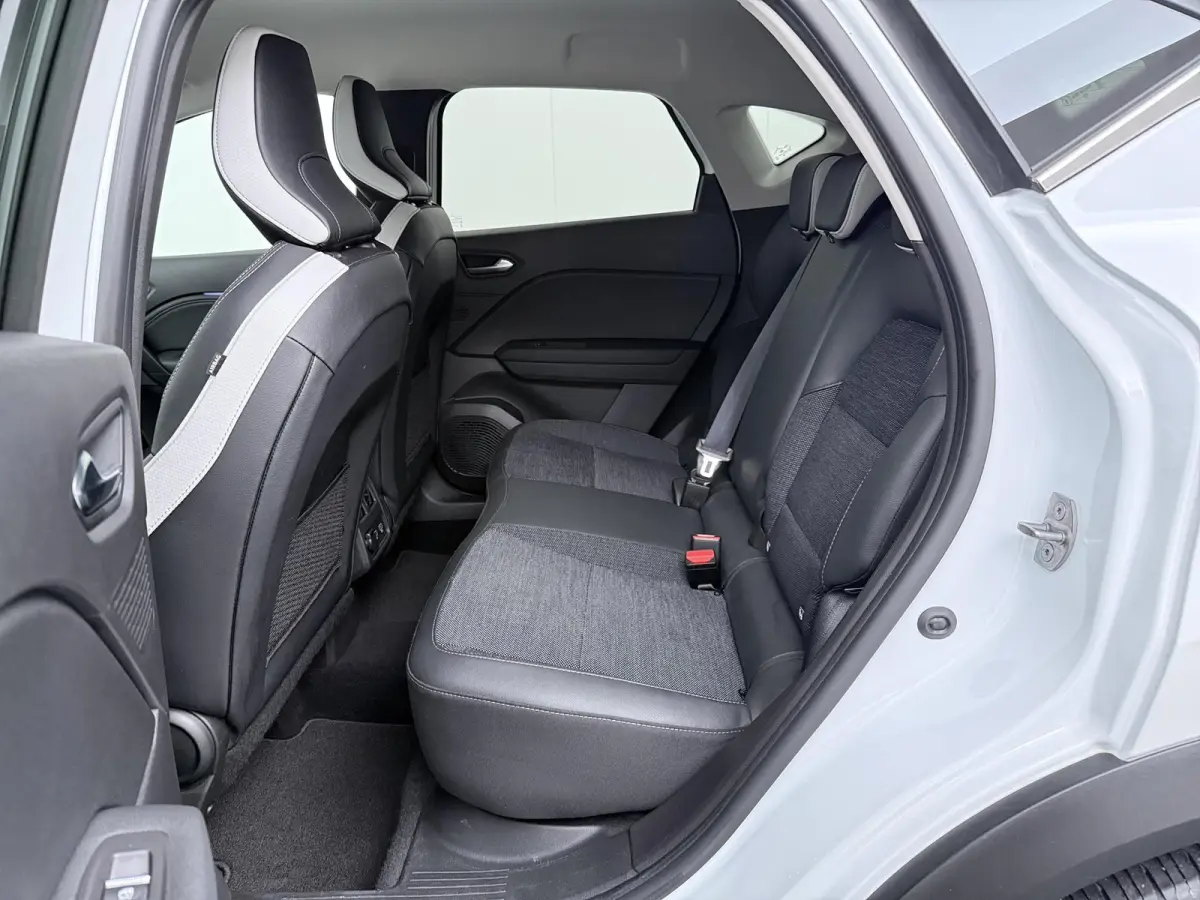 techno E-Tech plug-in hybrid 160 | trekhaak | Navigatie | achteruitrijcamera |