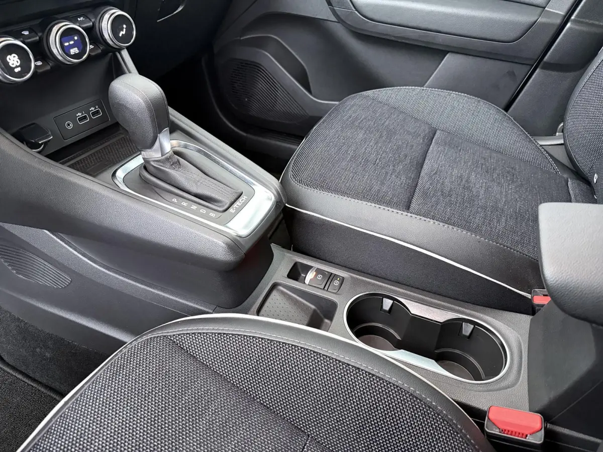 techno E-Tech plug-in hybrid 160 | trekhaak | Navigatie | achteruitrijcamera |