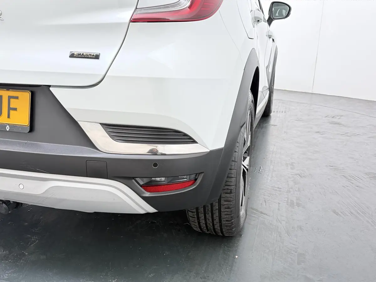 techno E-Tech plug-in hybrid 160 | trekhaak | Navigatie | achteruitrijcamera |