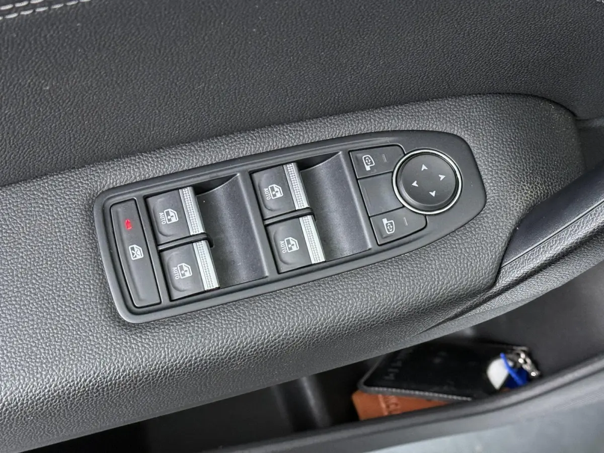 techno E-Tech plug-in hybrid 160 | trekhaak | Navigatie | achteruitrijcamera |