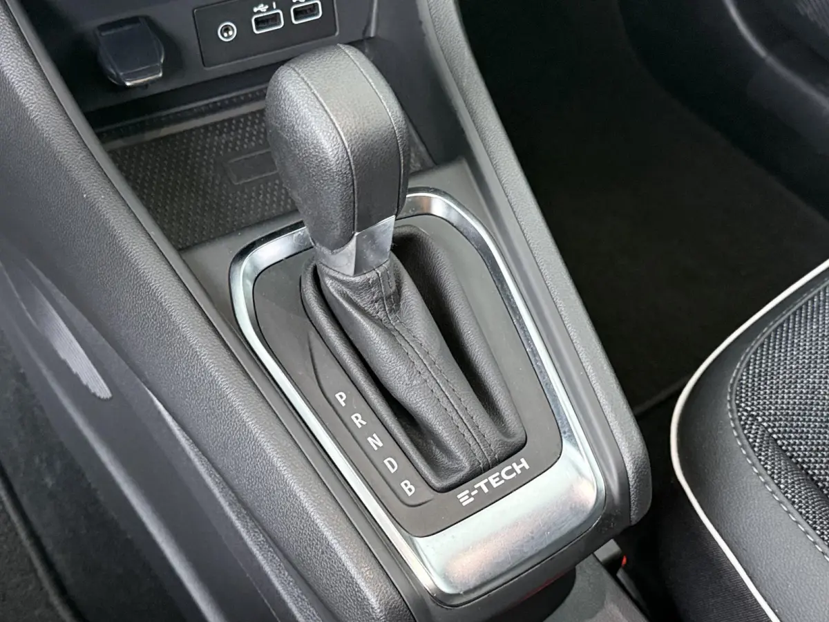 techno E-Tech plug-in hybrid 160 | trekhaak | Navigatie | achteruitrijcamera |