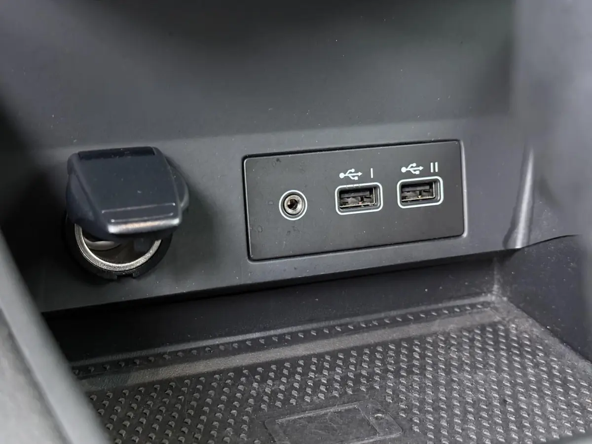 techno E-Tech plug-in hybrid 160 | trekhaak | Navigatie | achteruitrijcamera |