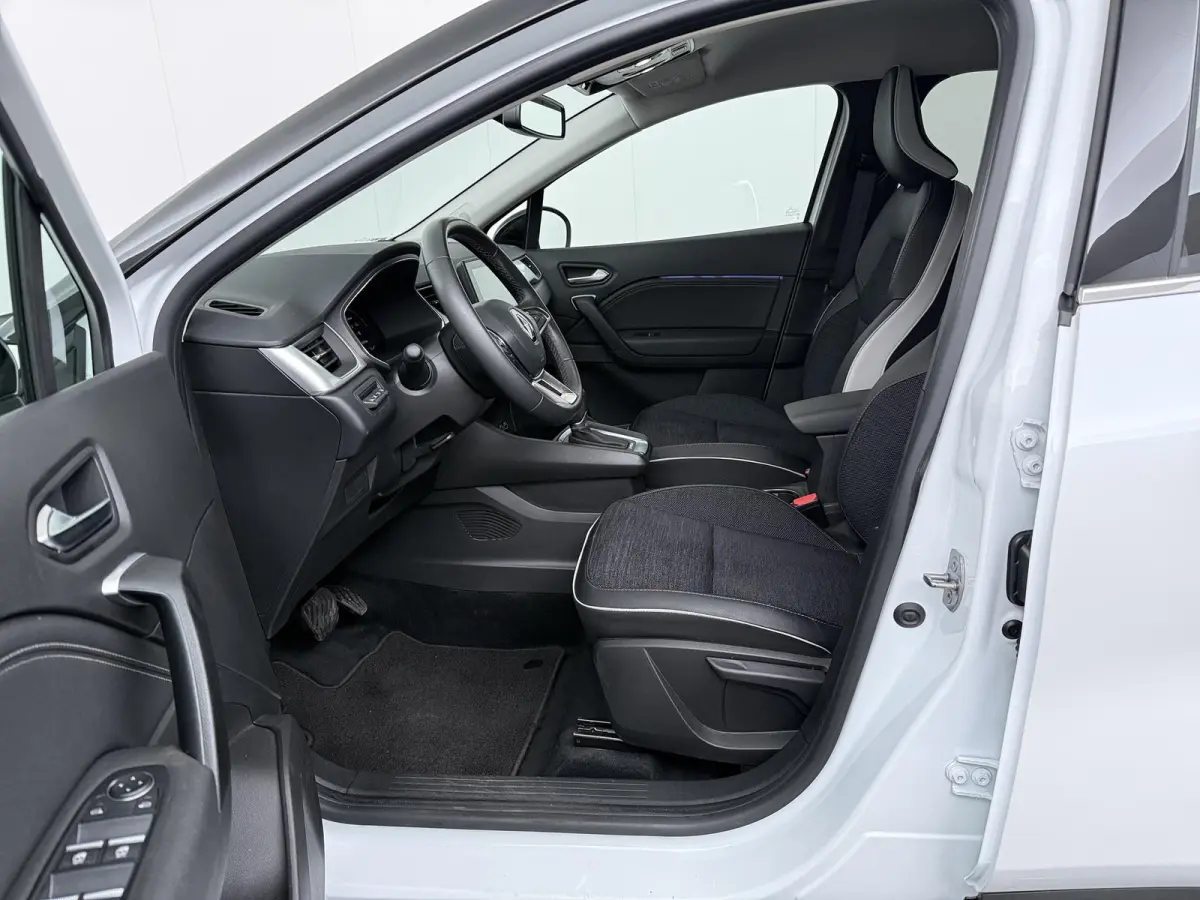 techno E-Tech plug-in hybrid 160 | trekhaak | Navigatie | achteruitrijcamera |