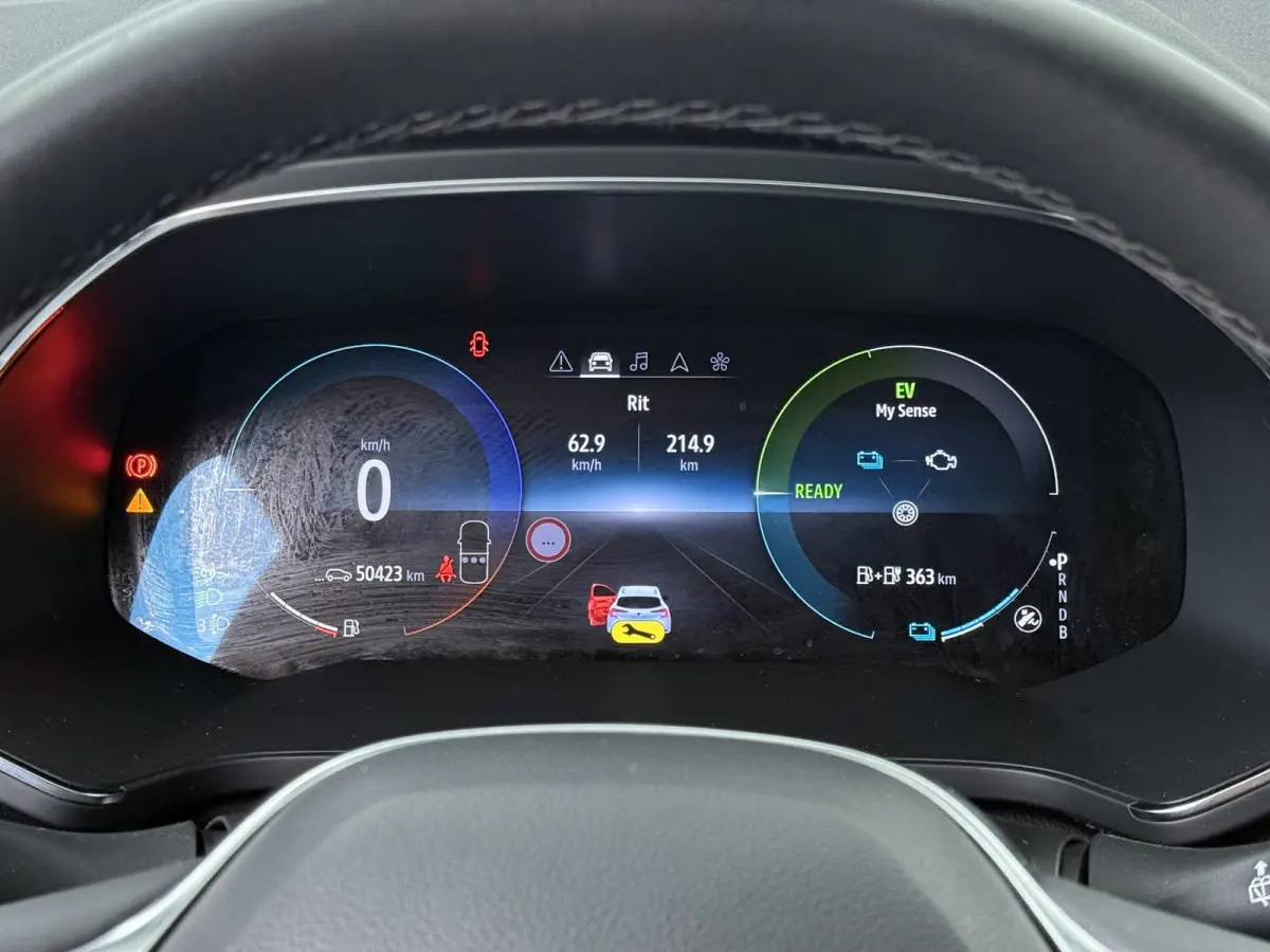 techno E-Tech plug-in hybrid 160 | trekhaak | Navigatie | achteruitrijcamera |