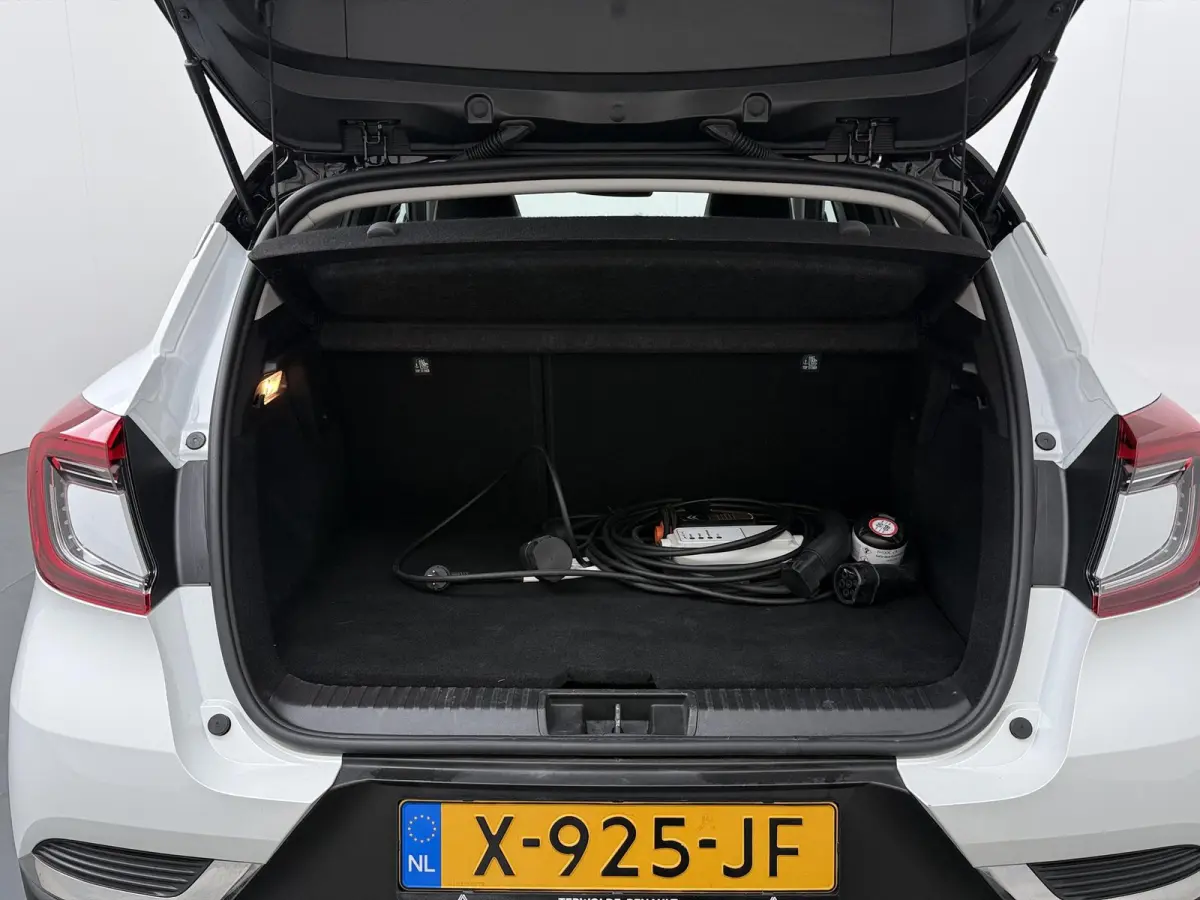 techno E-Tech plug-in hybrid 160 | trekhaak | Navigatie | achteruitrijcamera |