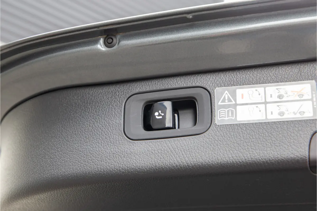 300 e AMG Premium, Pano, Distronic, Trekhaak, Leder, Nightpakket 2023