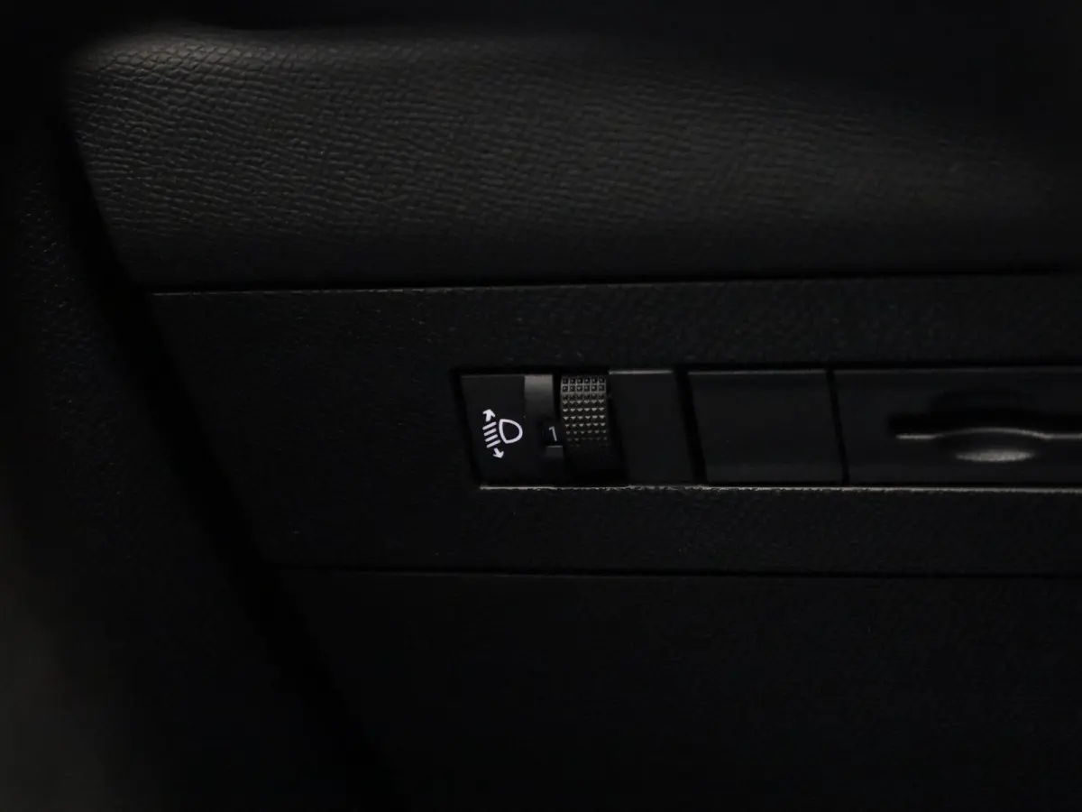 1.2 Business Edition AUTOMAAT | LED | LMV | PDC | NAVIGATIE | ADAPTIEVE CRUISE | STOEL & STUURVERWARMING | CLIMA | CAMERA | VIRTUEEL | 12 MAANDEN BOVAG GARANTIE |