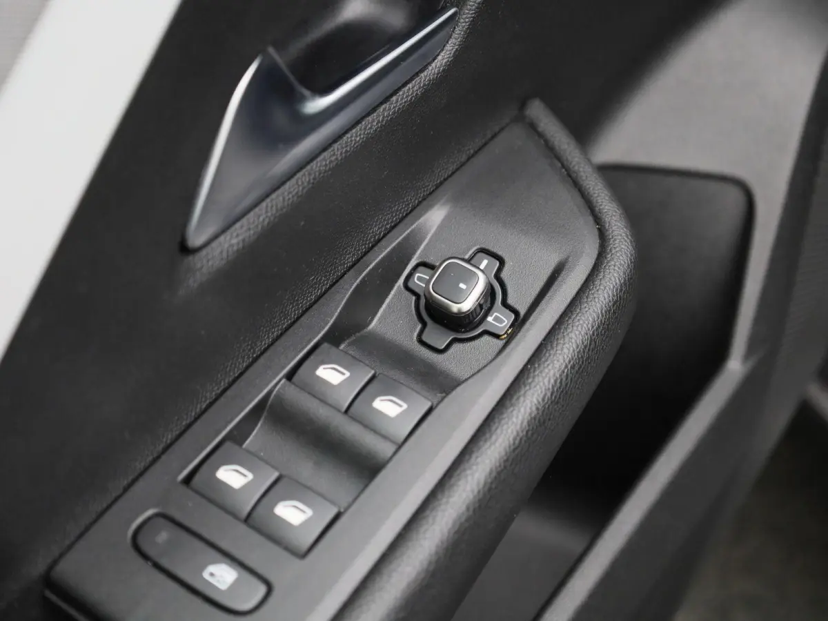 1.2 Business Edition AUTOMAAT | LED | LMV | PDC | NAVIGATIE | ADAPTIEVE CRUISE | STOEL & STUURVERWARMING | CLIMA | CAMERA | VIRTUEEL | 12 MAANDEN BOVAG GARANTIE |