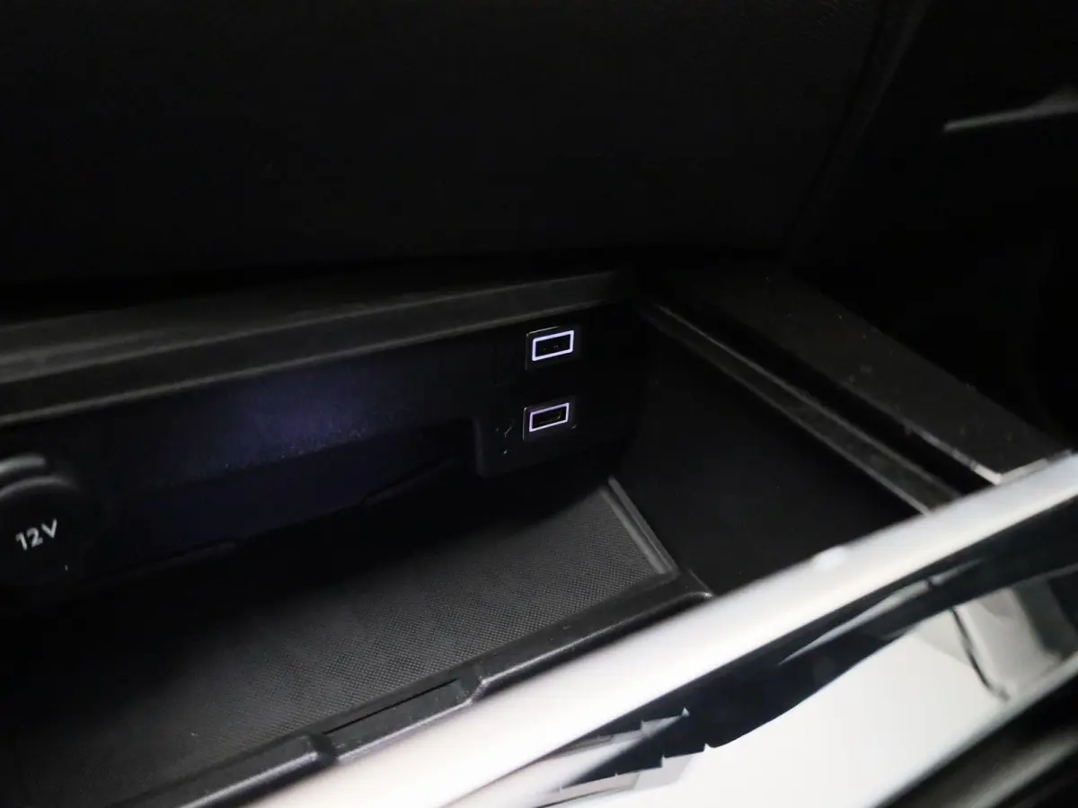 1.2 Business Edition AUTOMAAT | LED | LMV | PDC | NAVIGATIE | ADAPTIEVE CRUISE | STOEL & STUURVERWARMING | CLIMA | CAMERA | VIRTUEEL | 12 MAANDEN BOVAG GARANTIE |
