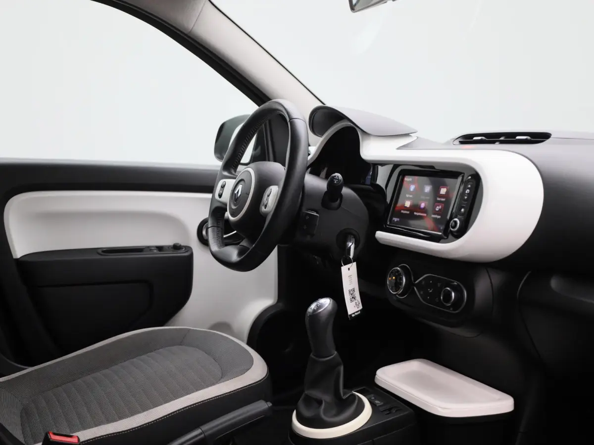 1.0 SCe Intens VERWACHT !! | CAMERA | NAVIGATIE | PDC | LMV | CLIMA | CRUISE | APPLE CARPLAY & ANDROID AUTO | 12 MAANDEN BOVAG GARANTIE |