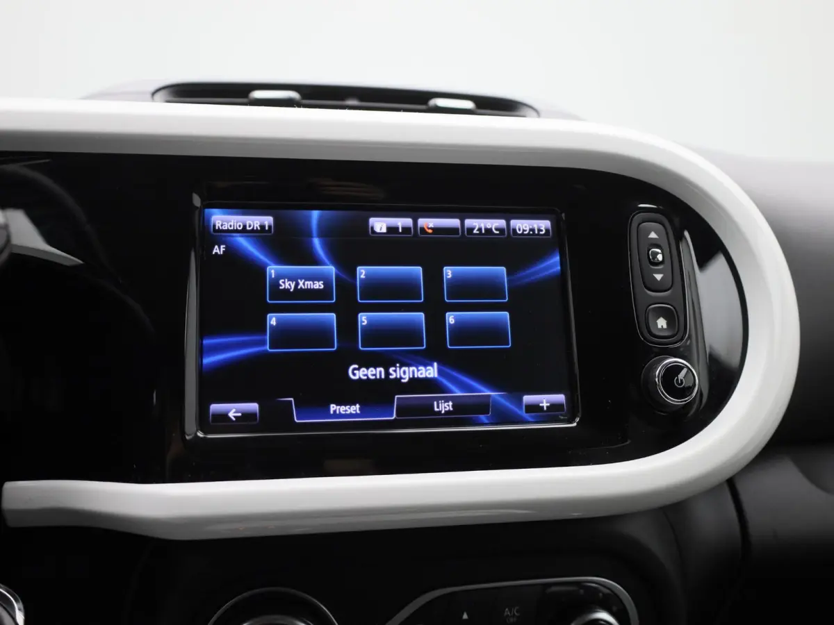 1.0 SCe Intens VERWACHT !! | CAMERA | NAVIGATIE | PDC | LMV | CLIMA | CRUISE | APPLE CARPLAY & ANDROID AUTO | 12 MAANDEN BOVAG GARANTIE |