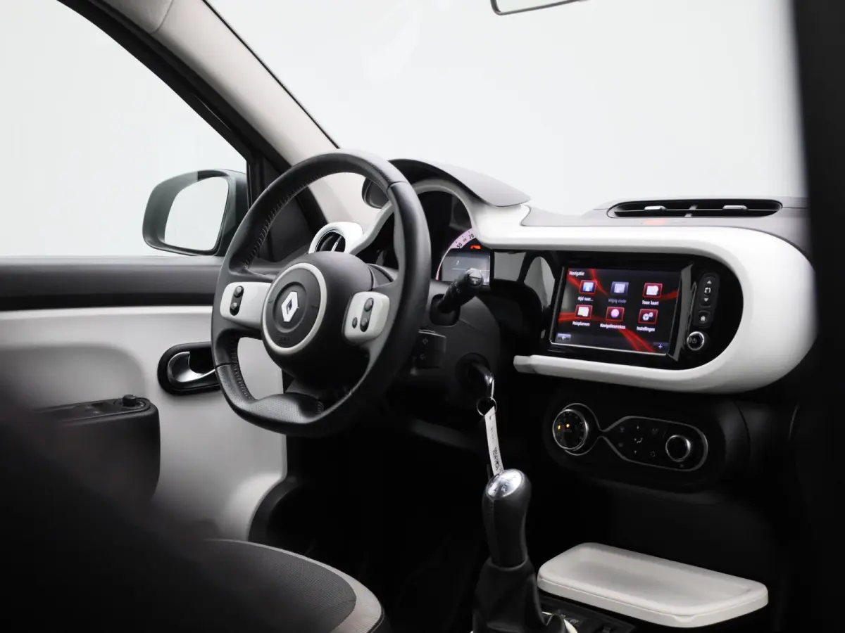 1.0 SCe Intens VERWACHT !! | CAMERA | NAVIGATIE | PDC | LMV | CLIMA | CRUISE | APPLE CARPLAY & ANDROID AUTO | 12 MAANDEN BOVAG GARANTIE |