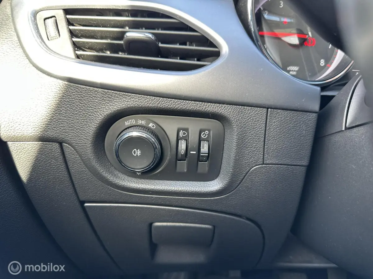 1.0 Online Edition | Carplay | Navigatie |