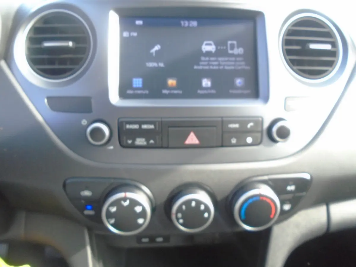 1.0i i-Drive,Apple-Carplay,Cruise