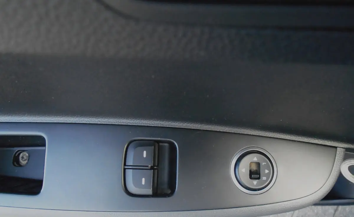 1.0i i-Drive,Apple-Carplay,Cruise