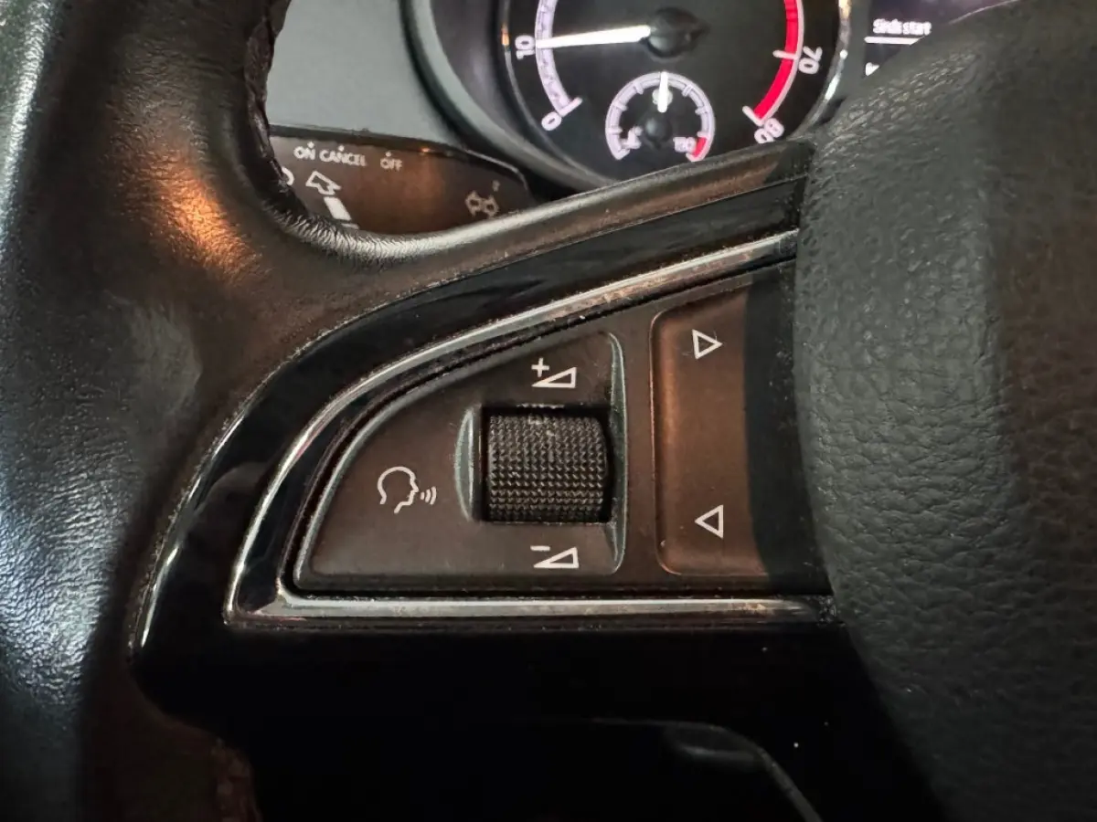 TSI DRIVE / DSG automaat / CarPlay / Stoelverwarming / Cruise / Documentatie aanwezig.