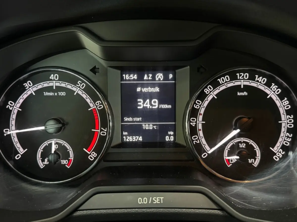 TSI DRIVE / DSG automaat / CarPlay / Stoelverwarming / Cruise / Documentatie aanwezig.