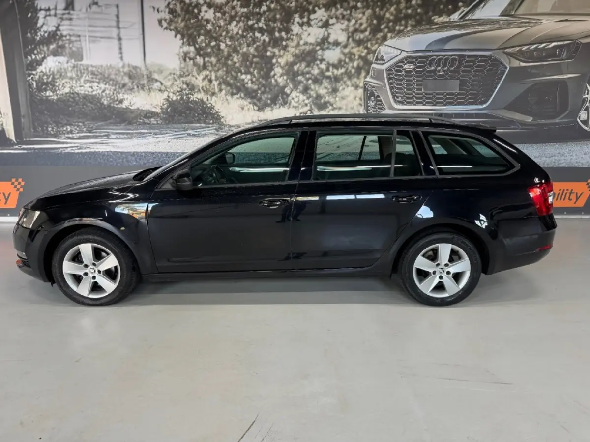 TSI DRIVE / DSG automaat / CarPlay / Stoelverwarming / Cruise / Documentatie aanwezig.