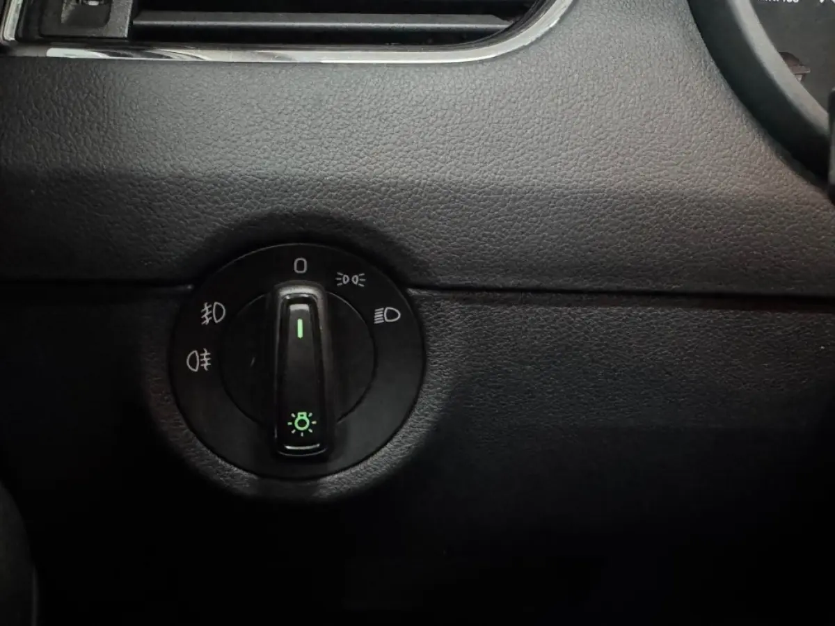 TSI DRIVE / DSG automaat / CarPlay / Stoelverwarming / Cruise / Documentatie aanwezig.