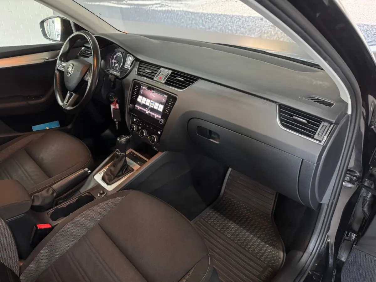 TSI DRIVE / DSG automaat / CarPlay / Stoelverwarming / Cruise / Documentatie aanwezig.