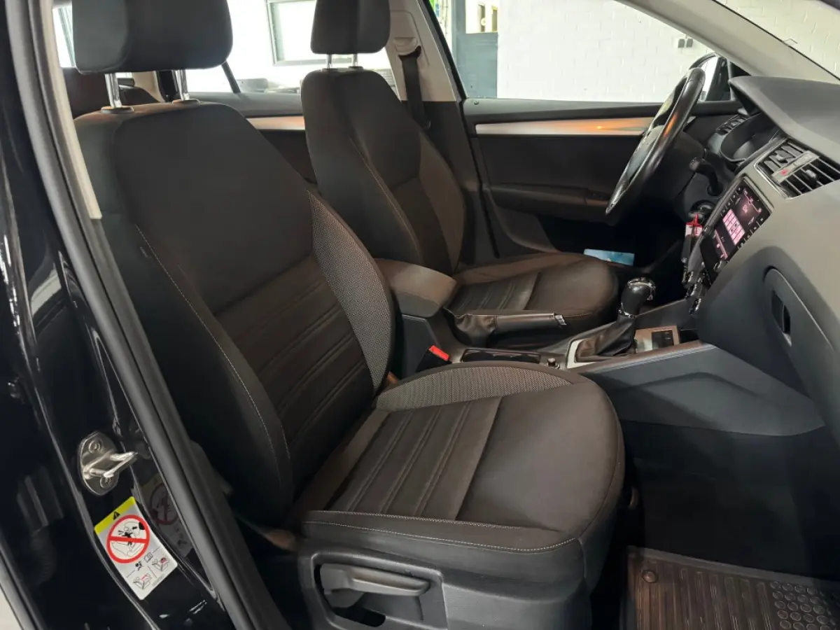 TSI DRIVE / DSG automaat / CarPlay / Stoelverwarming / Cruise / Documentatie aanwezig.