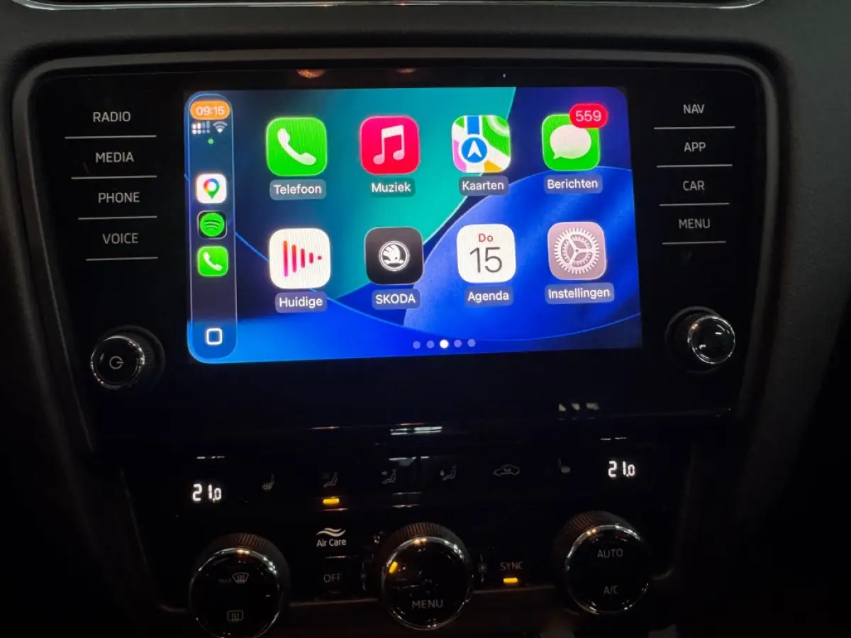 TSI DRIVE / DSG automaat / CarPlay / Stoelverwarming / Cruise / Documentatie aanwezig.