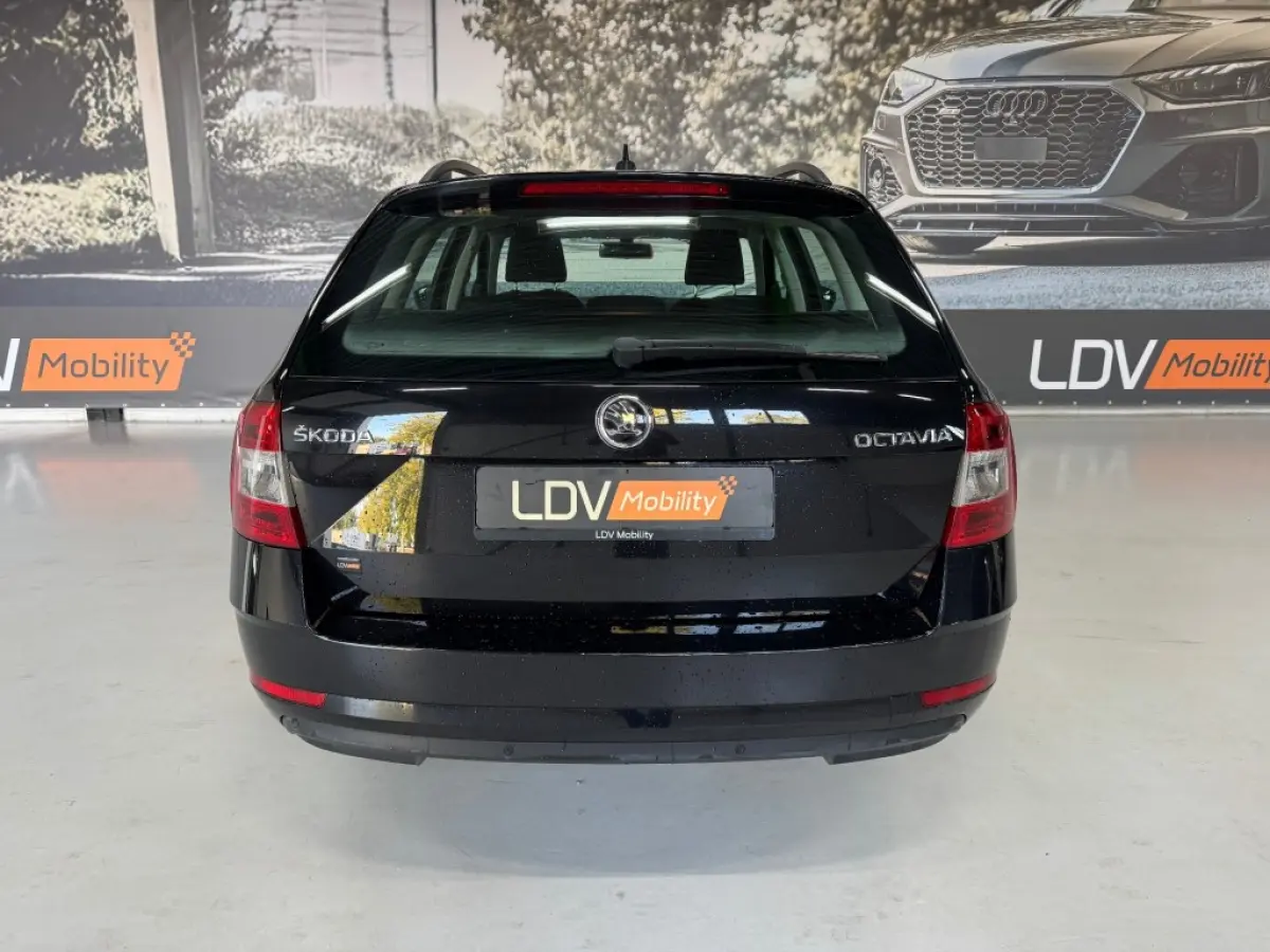 TSI DRIVE / DSG automaat / CarPlay / Stoelverwarming / Cruise / Documentatie aanwezig.