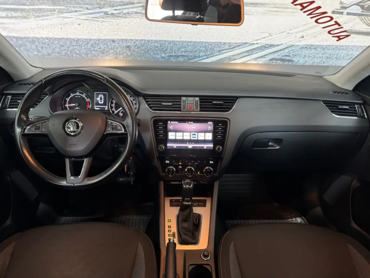 TSI DRIVE / DSG automaat / CarPlay / Stoelverwarming / Cruise / Documentatie aanwezig.