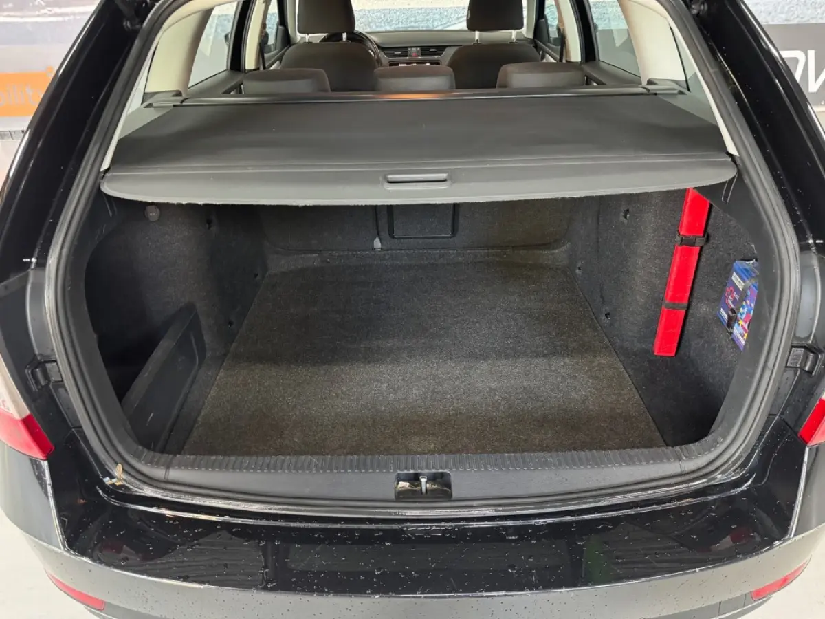 TSI DRIVE / DSG automaat / CarPlay / Stoelverwarming / Cruise / Documentatie aanwezig.
