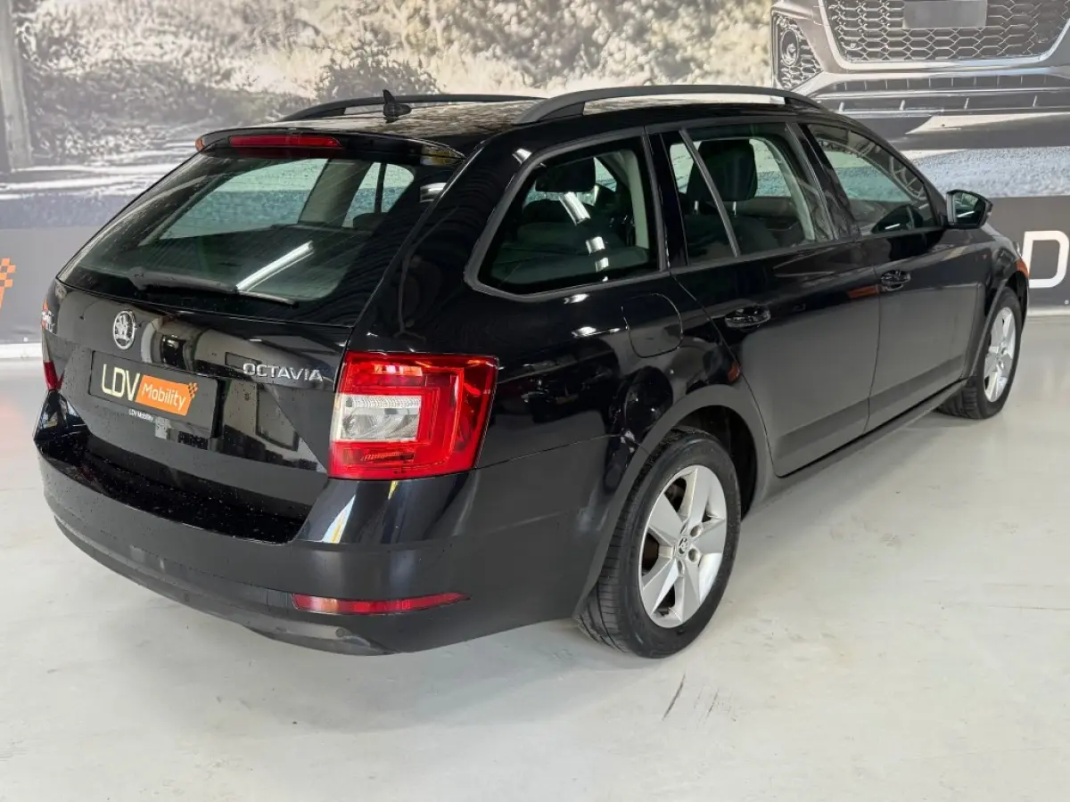 TSI DRIVE / DSG automaat / CarPlay / Stoelverwarming / Cruise / Documentatie aanwezig.