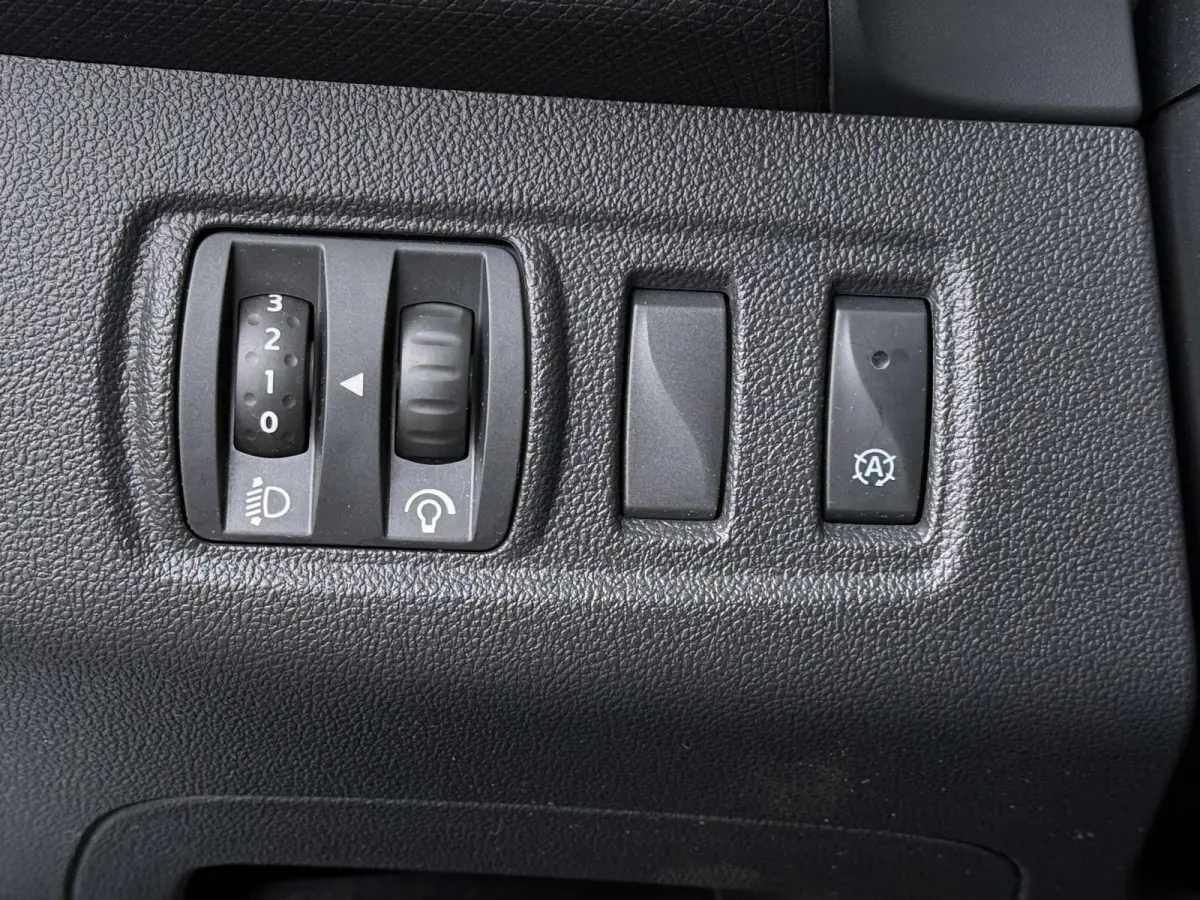 TCe 90 Limited | navigatie | parkeersensoren | airco |