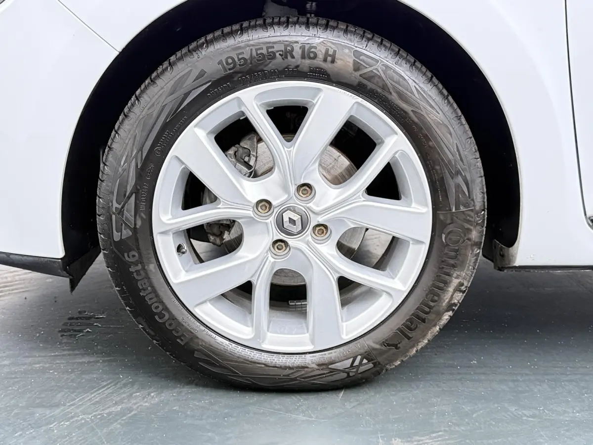 TCe 90 Limited | navigatie | parkeersensoren | airco |