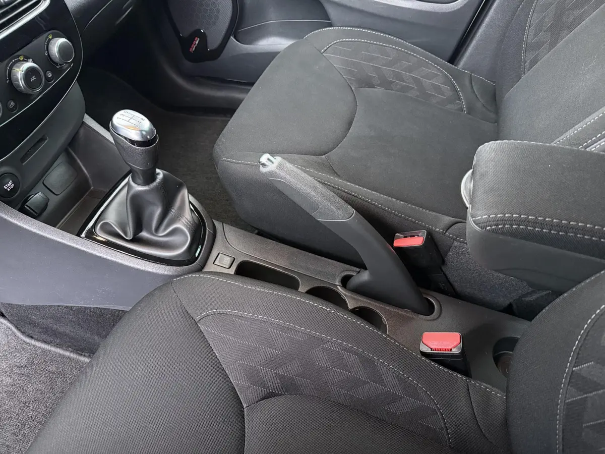 TCe 90 Limited | navigatie | parkeersensoren | airco |