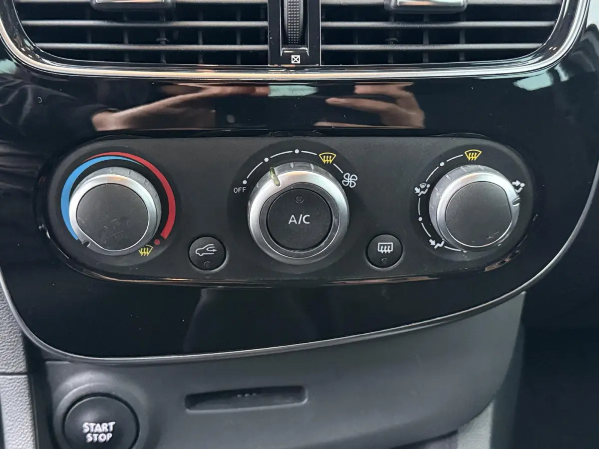 TCe 90 Limited | navigatie | parkeersensoren | airco |