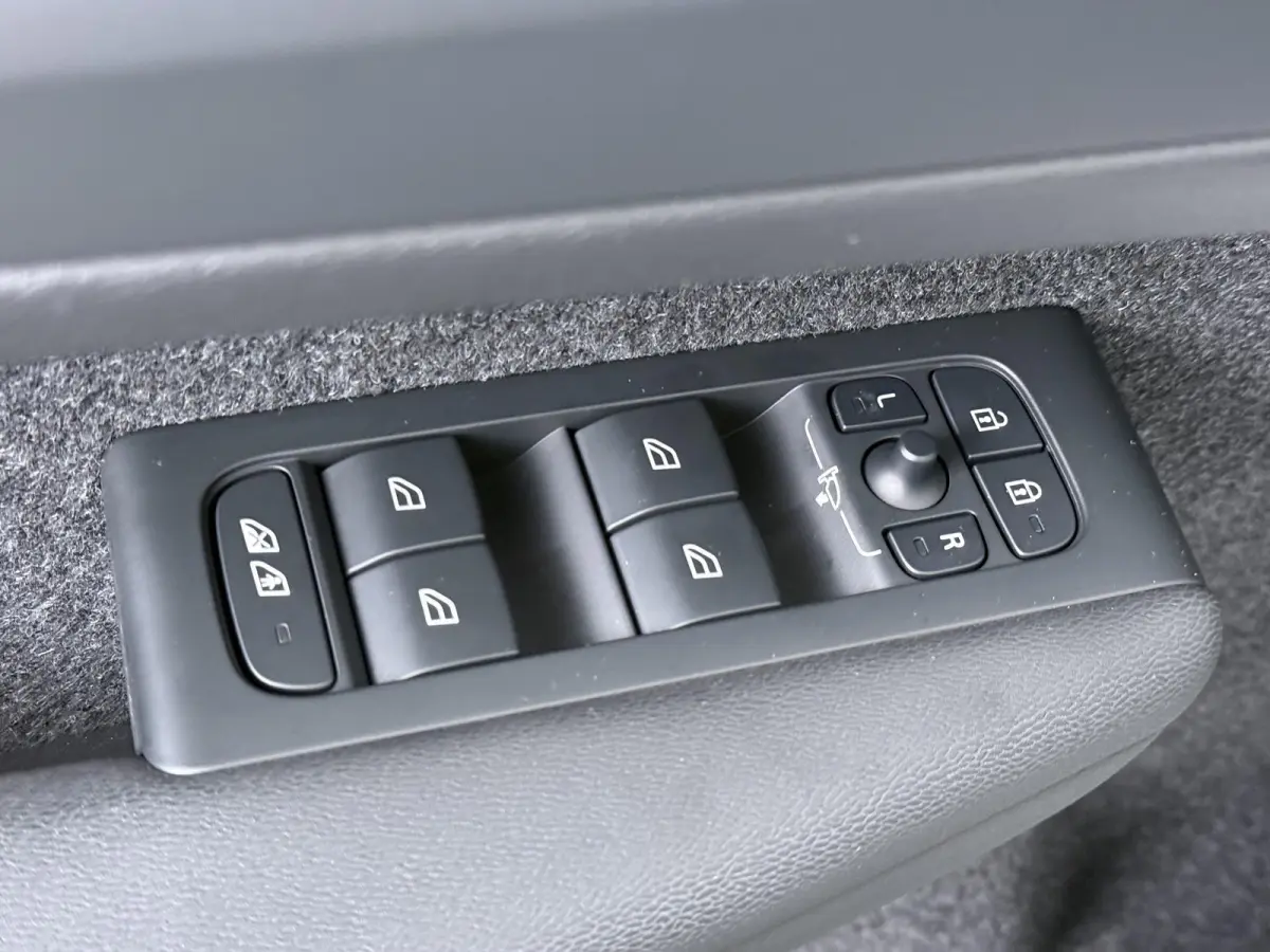 Plus | Adaptieve Cruise Control | Achteruitrijcamera | Navigatie |