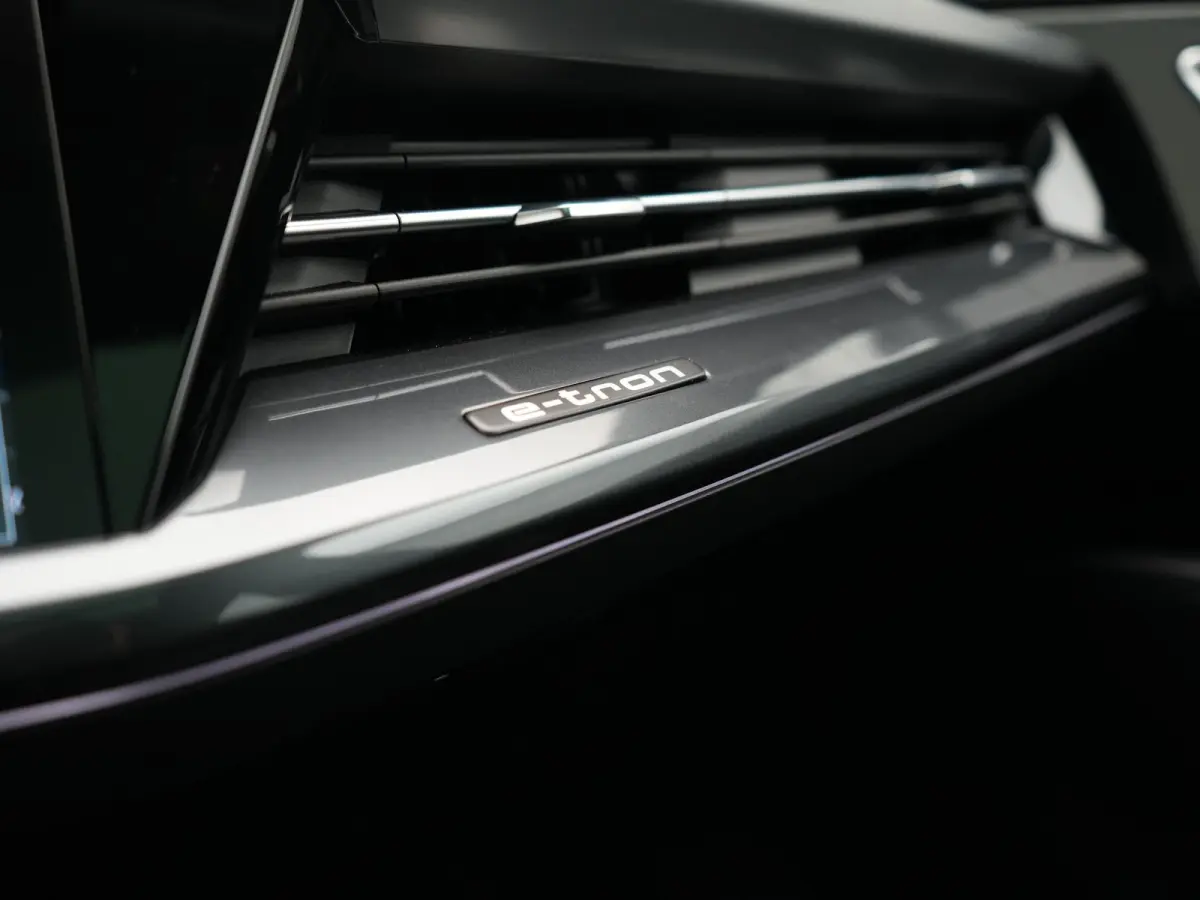 40 S edition 77 kWh 204pk Dealer O.H. | Trekhaak Af Fabriek | Panodak | Adaptive Cruise | Head Up | 360 Camera | Matrix LED | Lederen Sportstoelen & Stuur Verwarmd | Keyless | Apple Carplay 