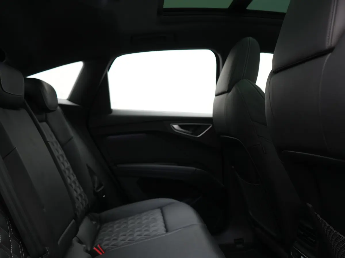 40 S edition 77 kWh 204pk Dealer O.H. | Trekhaak Af Fabriek | Panodak | Adaptive Cruise | Head Up | 360 Camera | Matrix LED | Lederen Sportstoelen & Stuur Verwarmd | Keyless | Apple Carplay 