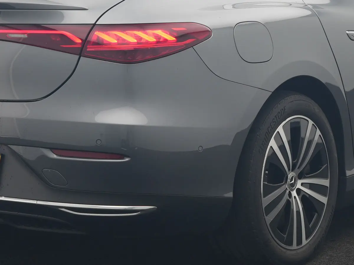 350+ Luxury Line 91 kWh 292pk Dealer O.H. | SOH 97,5% | Panodak | Adaptive Cruise | Camera | Lederen Sportstoelen Memory & Ventilatie | Stoelen & Stuur Verwarmd | Sfeerverlichting | BLIS | K
