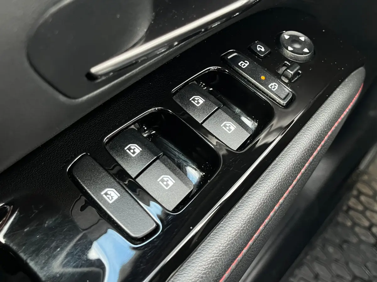 1.6 T-GDI HEV N-Line Business Sky | Trekhaak | All-season banden | Elektrisch glazen panorama-dak | Cruise Control Adaptief | Apple Carplay/Android Auto | Stoel en stuurverwarming |