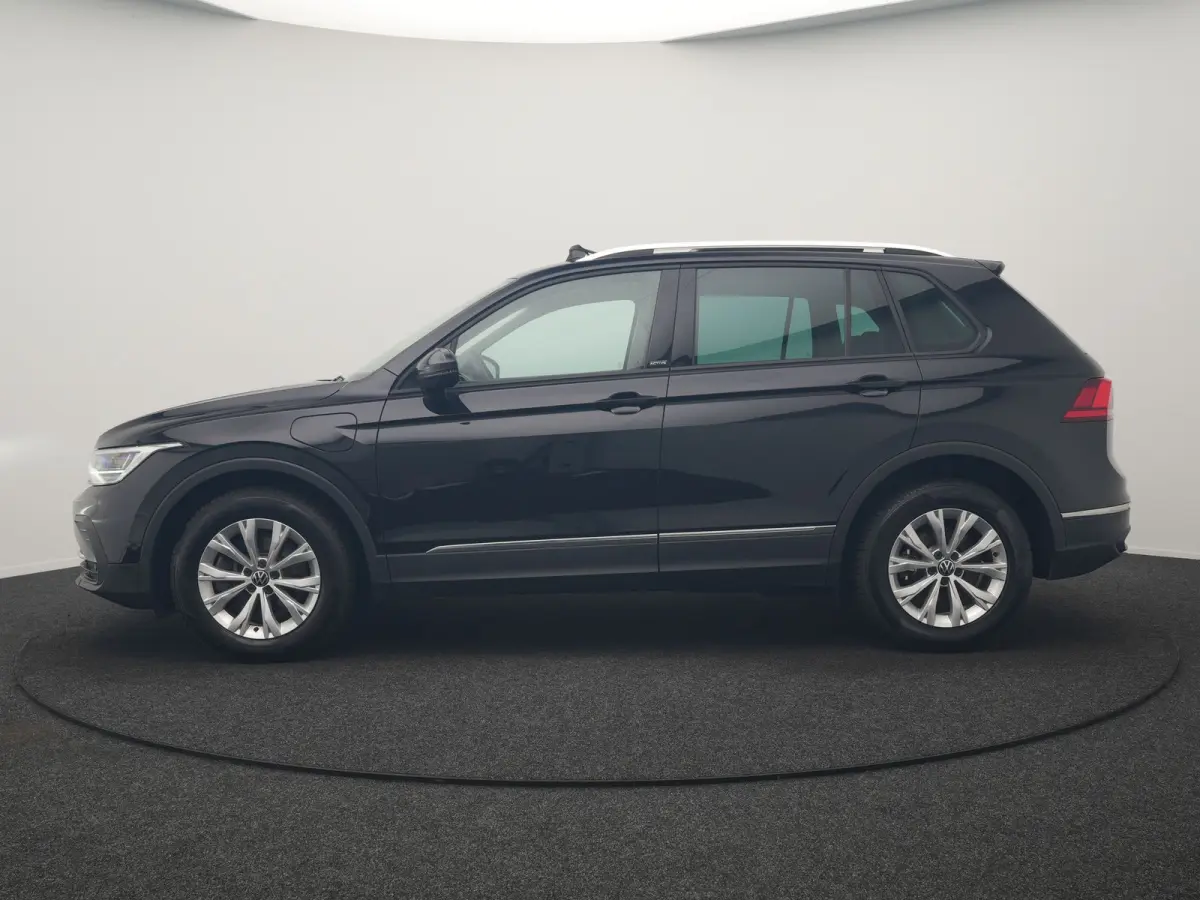 1.4 TSI eHybrid PHEV 245pk Dealer O.H. | SOH 92,8% | Trekhaak Af Fabriek | Panodak | Adaptive Cruise | Sportstoelen & Stuur Verwarmd | Sfeerverlichting | BLIS | Apple Carplay | Navigatie | D